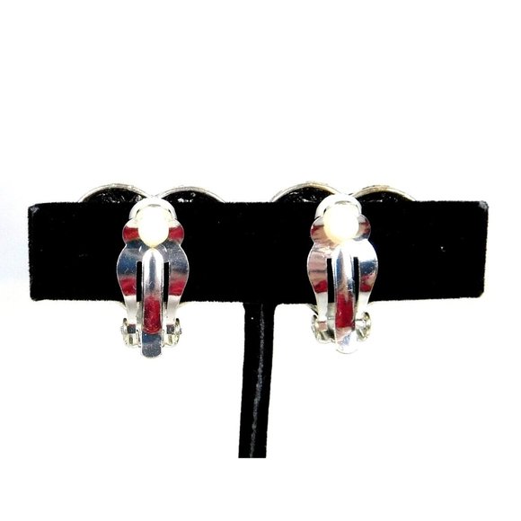 Heart Shape w/Keyhole Filigree Design Comfort Clip Earrings Silver Tone - Picture 7 of 8